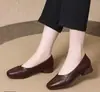 Envío directo Zapatos Fanghua para Mujer Puntiagudos Bajos Planos Nuevos Llegados Primavera/Verano 2026 Cuero Suave Suela Suave Retro Cómodos de Caña Baja