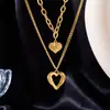 Collar para Pareja de Acero Titanio Metalizado con Cadena Texturizada, Colgante Hueco de Corazón, Retro de Alta Gama Sencillo Multicapa Transfronterizo