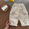 Calças de veludo cotelê para crianças, espessadas para outono e inverno, calças de trabalho de inverno para meninos, macacão casual com forro de fleece para bebês, estilo moderno