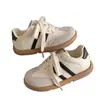 Sapatos masculinos simples e modernos estilo coreano, sapatos de casal de cano baixo, tênis brancos respiráveis de malha para o verão, sapatos casuais de skate