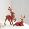 Novo Renas de Plástico de Natal em Pé com Chapéu e Pernas Levantadas Ornamento para Decoração de Atmosfera Natalina e Decoração de Festa