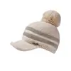 Nova Touca de Baseball Tricotada Estilo Coreano de Inverno para Mulheres com Patchwork Listrado, Fio Brilhante, Pom-Pom, Touca Quente com Abas para Orelhas