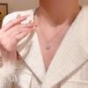 Colgante de Trébol de la Suerte de Zirconia Collar de Acero de Titanio para Mujer de Alta Gama Super Brillante Rojo de Internet Mismo Estilo Cadena Clavicular Estilo Coreano Nuevos Accesorios