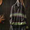 Un suéter azul bonito y sin esfuerzo chic para usar en capas a principios del otoño de 2026, perfecto para mujeres petite.. MHT