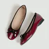 Zapatos de piso planos de boca poco profunda de comercio exterior europeo y americano al por mayor para mujer 2026 Nuevo Otoño Punta Redonda Mary Janes con Falda