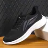 Zapatos Deportivos Casuales de Malla Transpirable Tejido Fly de Tallas Grandes para Hombre Venta Caliente Verano Otoño Versátiles Simples