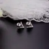 Brincos de Pérola e Zircônia cravejados em Diamante em Forma de V, Brincos de Design Minimalista da Moda de Nicho, Acessórios de Orelha Doces Exquisitos e Elegantes