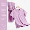 Traje de Fregar de Seda de Hielo de Gama Alta de Secado Rápido Antibacteriano Antiestático Traje de Fregar Elástico Negro con Logo Personalizado Impreso Belleza Oral