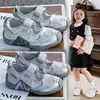 Sapatos Infantis Sandálias Esportivas Infantis 2026 Novo Verão Meninas Crianças Médias e Grandes Malha Respirável Sapatos de Malha Super Bonitos
