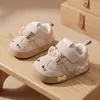 Novos Sapatos de Caminhada para Bebê Primavera e Outono com Solado Macio e Superfície de Couro, Sapatos Essenciais para Recém-Nascidos e Bebês Pequenos de 0 a 1 Ano, Sapatos de Caminhada Estáveis para Crianças Pequenas