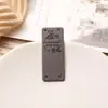 2*5cm etiqueta colorida feita à mão dobrada ao meio couro camurça macio em relevo logo chapéu roupa acessórios de logo decorativo