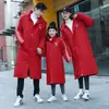 Chamarra deportiva de algodón gruesa personalizada de invierno para equipo, para hombres y mujeres, larga hasta la rodilla, deportiva, para estudiantes, entrenamiento de invierno, chamarra de algodón con relleno de plumón