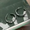 Pendientes de Aro Grandes Exagerados Irregulares en Forma de C Pinza de Oreja Vintage Personalidad de Gama Alta Pendientes de Aro Pequeños Similares al Estilo de Yu Shuxin
