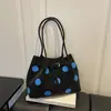2026 Bolsa de Ombro/Axila Feminina Casual Nova Tendência Moda Fresca Simples Criativa com Bolinhas Grandes Texturizada