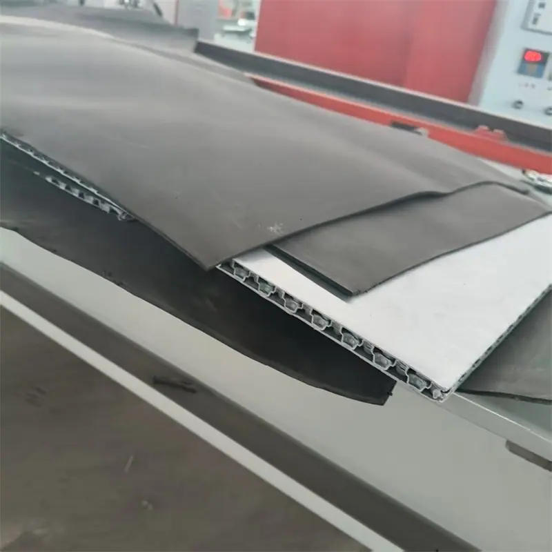 中空板覆膜机