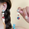 Pez nadando en el cielo azul, Colgante de carpa azul, Pendientes de perlas para mujer, Pendientes adecuados para el verano, Pendientes de diseño nicho