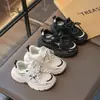 Sapatos Esportivos Infantis de Primavera e Outono Sapatos para Meninos Sapatos para Meninas Sapatos de Tela Simples Sapatos para Bebês Pequenos Sapatos para Bebês Sola Macia Sapatos Caminhantes Respiráveis