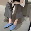 Mocasines de piel de vaca suave en el mismo estilo que los Grape Ma, con una puntera cuadrada angulada única, diseño minimalista, zapatos para calzar