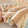 Nuevo Conjunto de Cuatro Piezas de Algodón 100% con Forro de Leche, Estampado Floral de Dibujos Animados, Grado Madre-Bebé, Clase A, Otoño/Invierno 2026, Conjunto de Tres Piezas para Cama de Estudiante