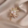 Broche de Mariposa de Metal, Gama Alta, Accesorios de Nicho de Lujo Accesible, Ramillete Retro de Moda, Pines para Ropa, Joyería Antiexposición