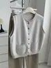 Chaleco de punto retro estilo coreano con cuello redondo y bolsillos, una prenda exterior holgada y estilizada para mujer, perfecta para usar en capas en otoño e invierno, y un top casual