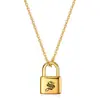Collar de Acero Inoxidable con Colgante de Acero de Titanio Chapado en Oro de 18K Transfronterizo Europeo y Americano 19mm Candado Grabado con Láser 26 Iniciales Personalizadas