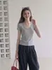 Camiseta gris de cuello en U y manga corta para mujer, nuevo estilo de verano, color liso, corte ajustado, top versátil 436