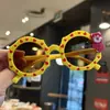Nuevas gafas de sol infantiles de dibujos animados de oso, gafas para fotos de bebé, forma cóncava, protección solar, gafas lindas, dulces, de moda