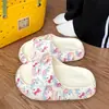 Pantuflas de EVA de suela gruesa, ultrablandas y antideslizantes para mujer, adecuadas para uso exterior en verano, resistentes al desgaste, que aumentan la altura, para uso en casa, ligeras y modernas, venta al por mayor desde el fabricante