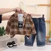 Conjunto Casual Tendência Cool Estilo Coreano para Meninos 2026 Outono Novo Comércio Exterior Terno de Três Peças Xadrez Manga Longa Infantil