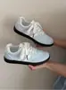 Zapatillas de entrenamiento estilo coreano para niñas con lunares, colección de otoño 2026, zapatillas transpirables para niñas, zapatos casuales blancos versátiles para estudiantes