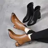 Botas de Cano Curto de Couro Macio Femininas 2026 Chegada Nova Outono Inverno Bico Fino Salto Bloco Botas Martin Plus Veludo Quente Elegante Salto Alto Botas Nude