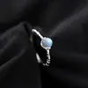 Anillo de plata de ley 925 chapada con piedra lunar para mujer, diseño simple, anillo para el dedo índice, lujo ligero, moderno y único, estilo fresco y minimalista