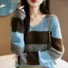 Tricô Malha Tricotada Listrada Contrastante com Decote V Coreano para Mulheres no Outono e Inverno Novo Design Solto e Justo Casual Tricô Malha Tricotada para Mulheres
