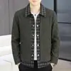 Chaqueta de Falso Dos Piezas para Hombre de Primavera y Otoño con Solapa, Patrón Jacquard de Olas, Cuello a Cuadros y Dobladillo de Retazos, Top Casual y Versátil