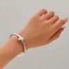 Moda Europeia e Americana Mais Vendida Anel Geométrico Metálico Simples Elegante Conjunto de Joias para Mulheres com Gargantilha Brilhante e Pulseira Abraço