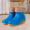 Sapatos de trabalho curtos à prova d'água para adultos, galochas de chuva da moda para atividades ao ar livre para mulheres, sapatos baixos da moda para casa e lavanderia no verão