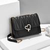 Bolsa Feminina 2025 Nova Verão Coração de Pêssego Fecho Doce Bolsa de Ombro Doce Moda Casual Bolsa Transversal Pequena Quadrada Feminina Atacado