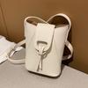 Bolso de alta calidad para mujer 2023 nuevo diseño de nicho bolso de mensajero estilo occidental de alta calidad popular en línea bolso para teléfono