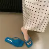 Sapatos de Salto Alto Quadrados Franceses da Mesma Marca da Mãe de Uva com Tiras Finas e Saltos Grossos Sandálias Baixas para Mulheres Estilo de Verão para Exportação 2025