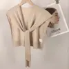 Elegante chal fino de punto al estilo de las celebridades de internet coreanas, hecho de mezcla de lana, adecuado para llevar en capas sobre un chaleco o camisa estilo vacacional