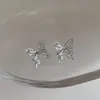 @Oferta Especial Aretes Coreanos Huecos de Mariposa con Circonia Súper Brillante, Diseño Único, Elegantes y Versátiles Aretes de Botón al por Mayor