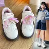 Zapatillas de entrenamiento alemanas para niñas, zapatillas para niños, nuevo estilo otoño 2026, zapatos de una sola pieza, zapatos blancos para niñas pequeñas, zapatos para niños, zapatos casuales antideslizantes