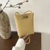 Bolsa feminina de alta qualidade, tecida, transfronteiriça, nova coleção primavera-verão 2026, versátil, de ombro e transversal, mini bolsa compacta e leve para celular