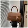 Bolsa Quadrada Pequena de Alto Valor Nova Outono 2025 Bolsa de Mão Moda Casual Simples Versátil Tendência Bolsa de Ombro Único Transversal