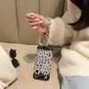 Diseño de corazón con estampado de leopardo en patrón de diamante apto para iPhone 17 Pro Max, funda para teléfono Apple 18p, 16 con cordón, 15p de lujo