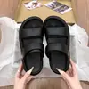 Sandalias de Exterior para Hombre y Mujer, Nuevos Productos de Verano para Uso en Casa, Sandalias y Chanclas Casuales Antideslizantes de Suela Gruesa y Suela Suave para Pareja, Venta al por Mayor