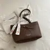 Bolsa Tote Grande Capacidade Retrô Europeia e Americana Novo Estilo Verão 2026 Bolsa de Ombro Simples e Fashionável Bolsa Tote Estilosa para o Dia a Dia