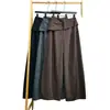 Nueva colección de principios de otoño: Pantalones grises de pierna ancha para mujer, con un diseño de dos piezas simulado, dobladillo acampanado, corte holgado y una silueta recta que estiliza, perfectos para uso casual.