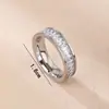Novo Anel Retangular de Borda Arredondada em Aço Inoxidável com Zircônia Aço Titânio Incrustado com Diamante Anel de Casal Joias Fornecimento Direto
